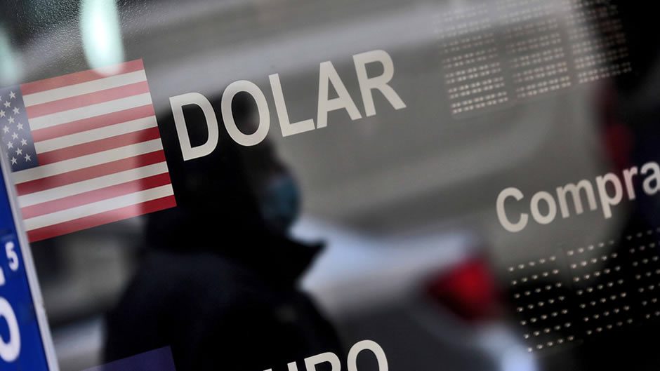 Dólar comenzó la semana con caídas ante alza del cobre